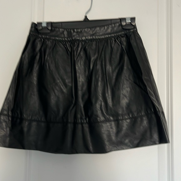 Forever 21 * Black Aline Faux leather mini skirt - Picture 2 of 4